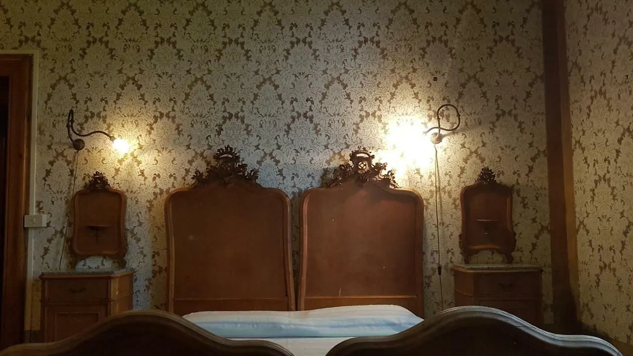 Villa Carlotta Sarzana 0*,